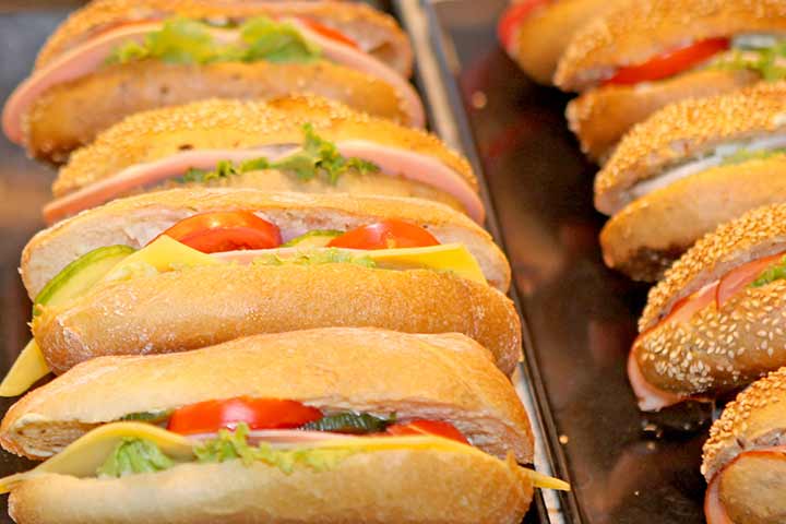 Belegte Brötchen und Sandwiches